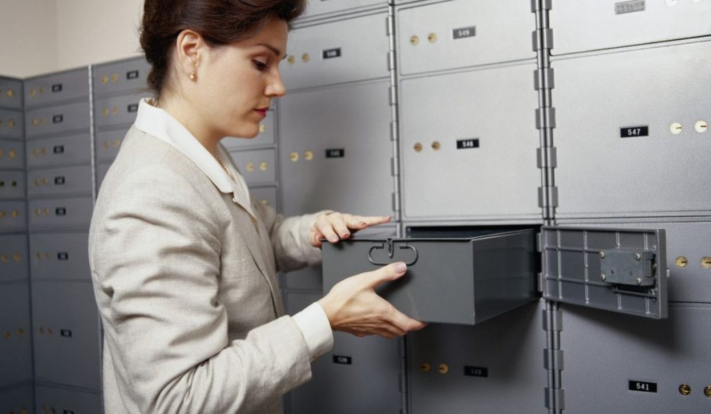 Local banks with safe deposit boxes